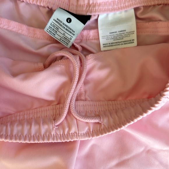 Nike-Nearly New Pink Shorts - Picture 6 of 7